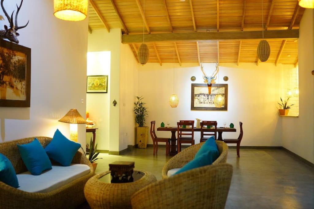 Villa Ronaya Surf Waves Dikwella Sur Exterior foto