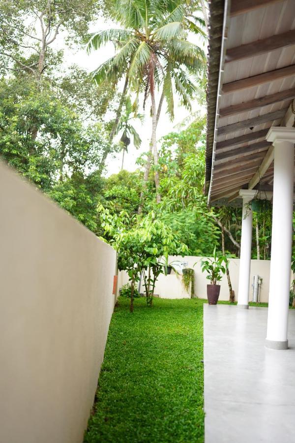 Villa Ronaya Surf Waves Dikwella Sur Exterior foto